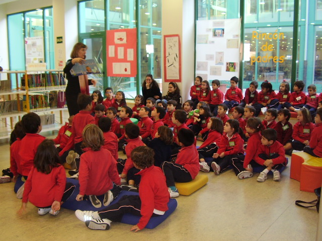 Salida de inafantil a la Biblioteca Central.