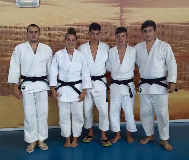 Judocas obtienen cinturon negro