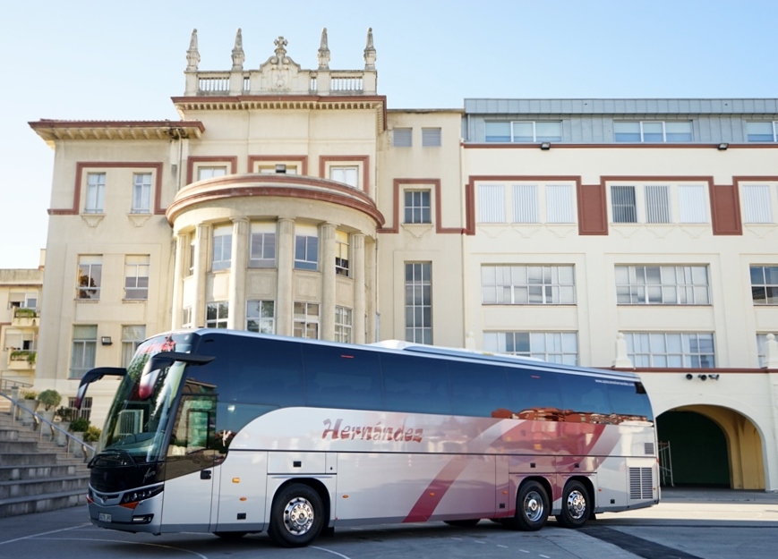 Nuevo vehículo transporte escolar