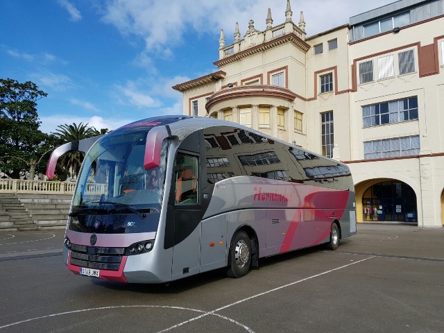 Nuevo autobús transporte escolar