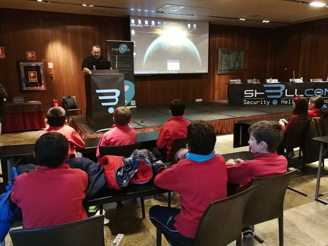 Alumnos de Primaria en Congreso de Seguridad Informática