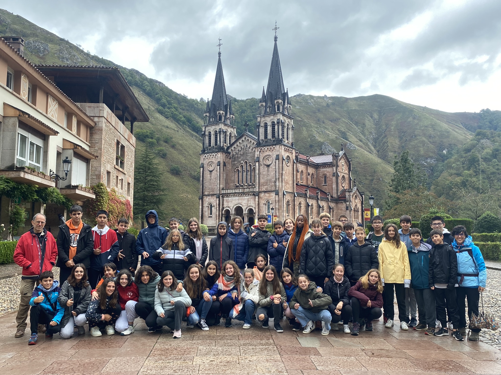 2º ESO cambia las aulas del colegio por Asturias