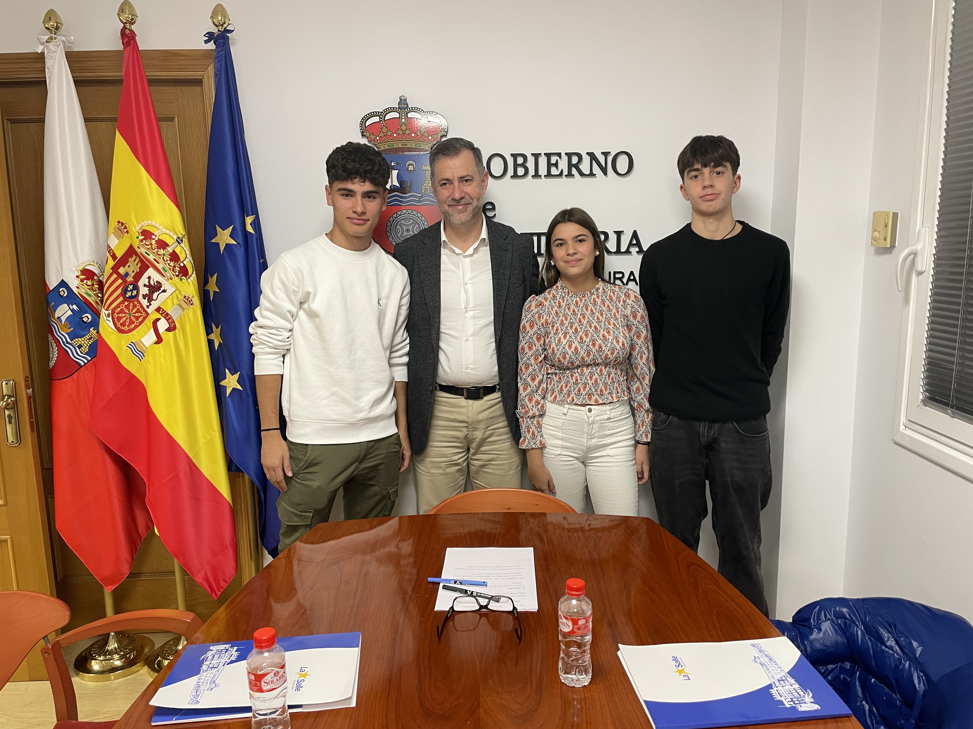 Alumnos 4º ESO entrevistan Consejero de Cultura, Turismo y Deporte